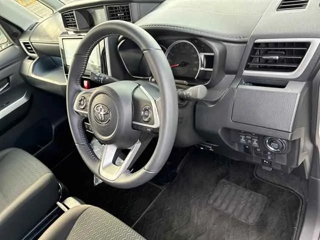 TOYOTA ROOMY 2023