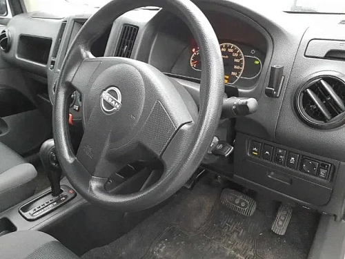 NISSAN AD 2021