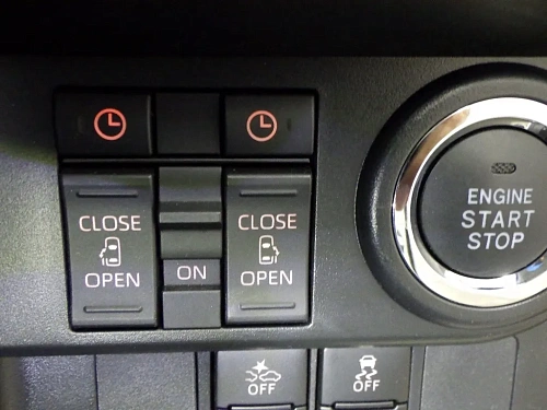 TOYOTA ROOMY 2023